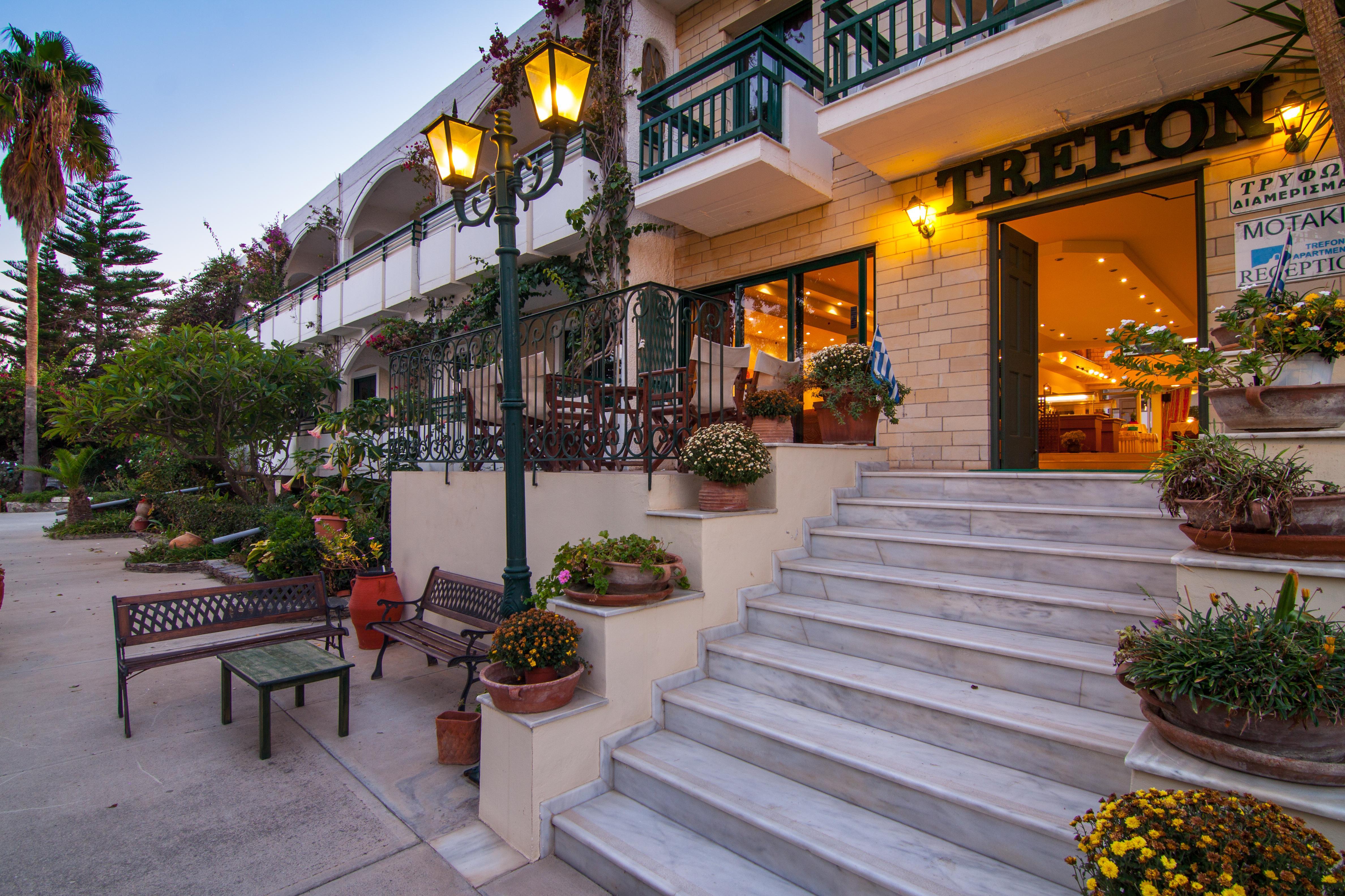 بلاتانيز Trefon Hotel Apartments And Family Suites المظهر الخارجي الصورة