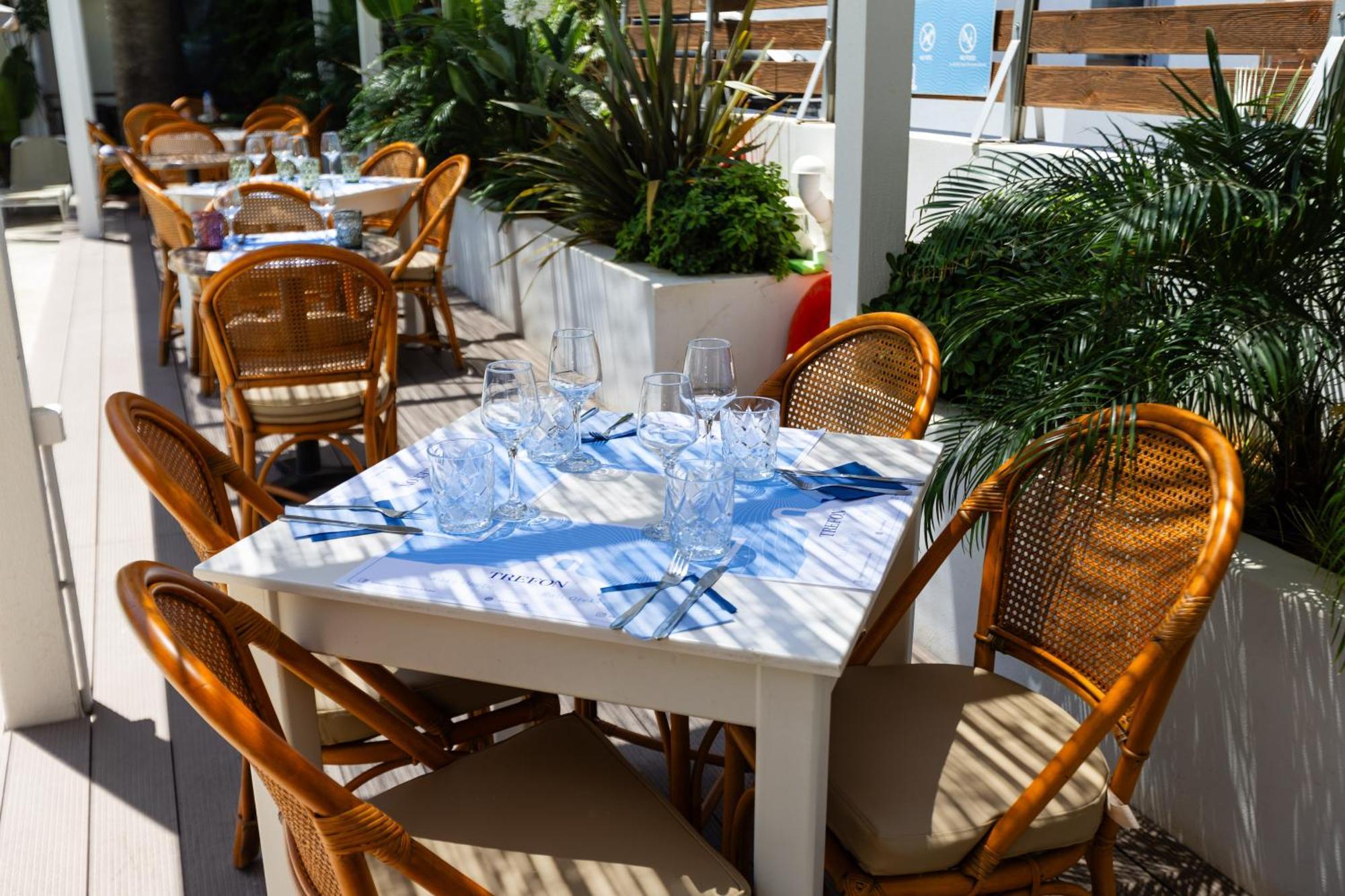 بلاتانيز Trefon Hotel Apartments And Family Suites المظهر الخارجي الصورة
