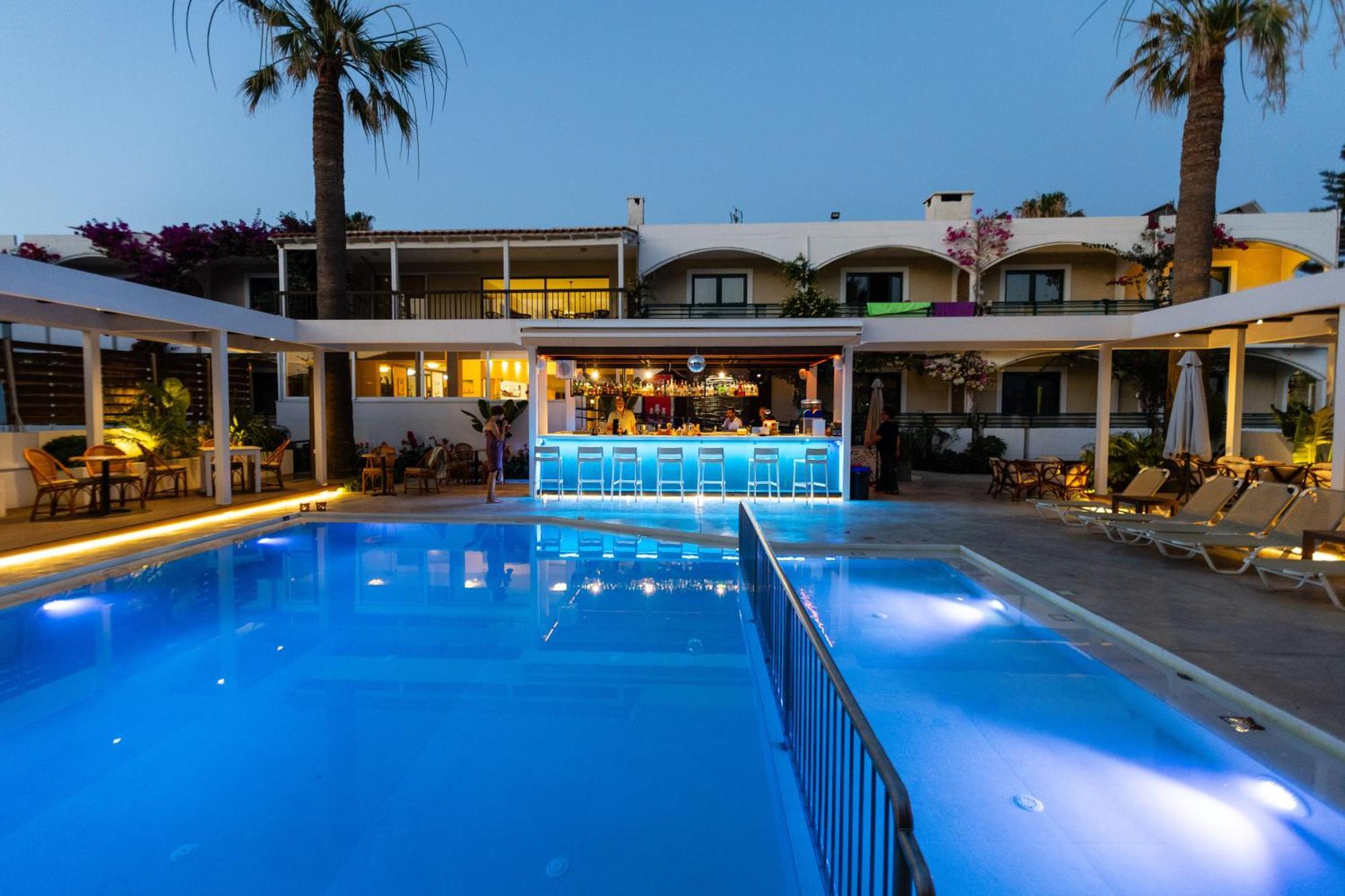 بلاتانيز Trefon Hotel Apartments And Family Suites المظهر الخارجي الصورة