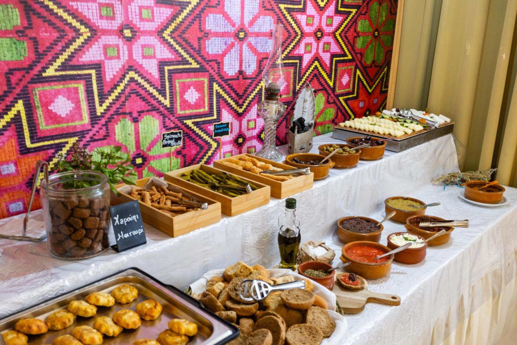 بلاتانيز Trefon Hotel Apartments And Family Suites المظهر الخارجي الصورة