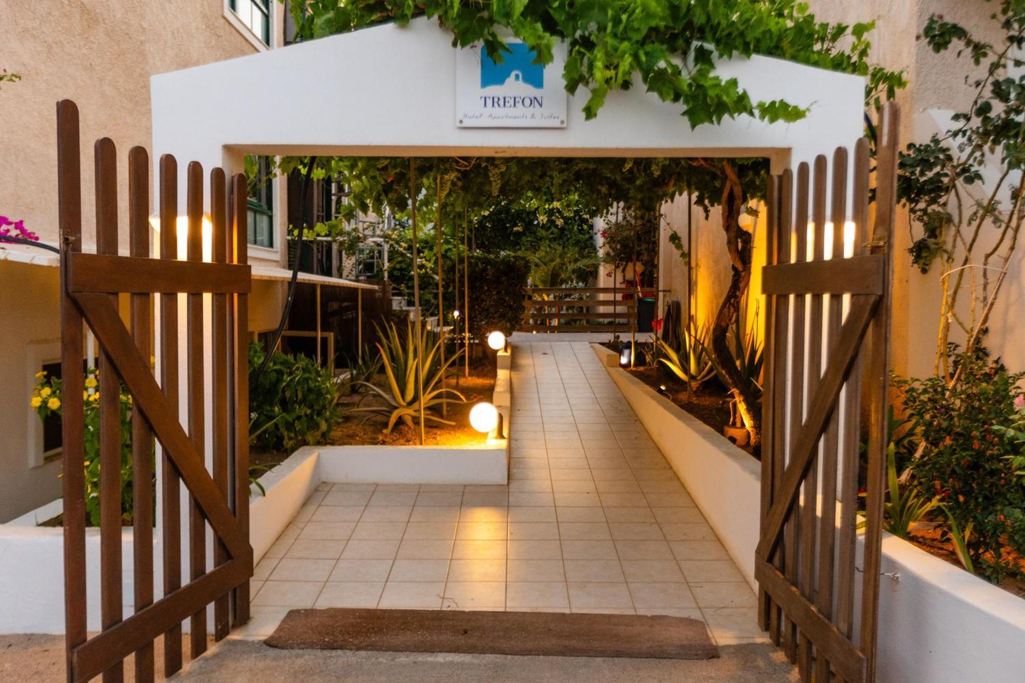 بلاتانيز Trefon Hotel Apartments And Family Suites المظهر الخارجي الصورة