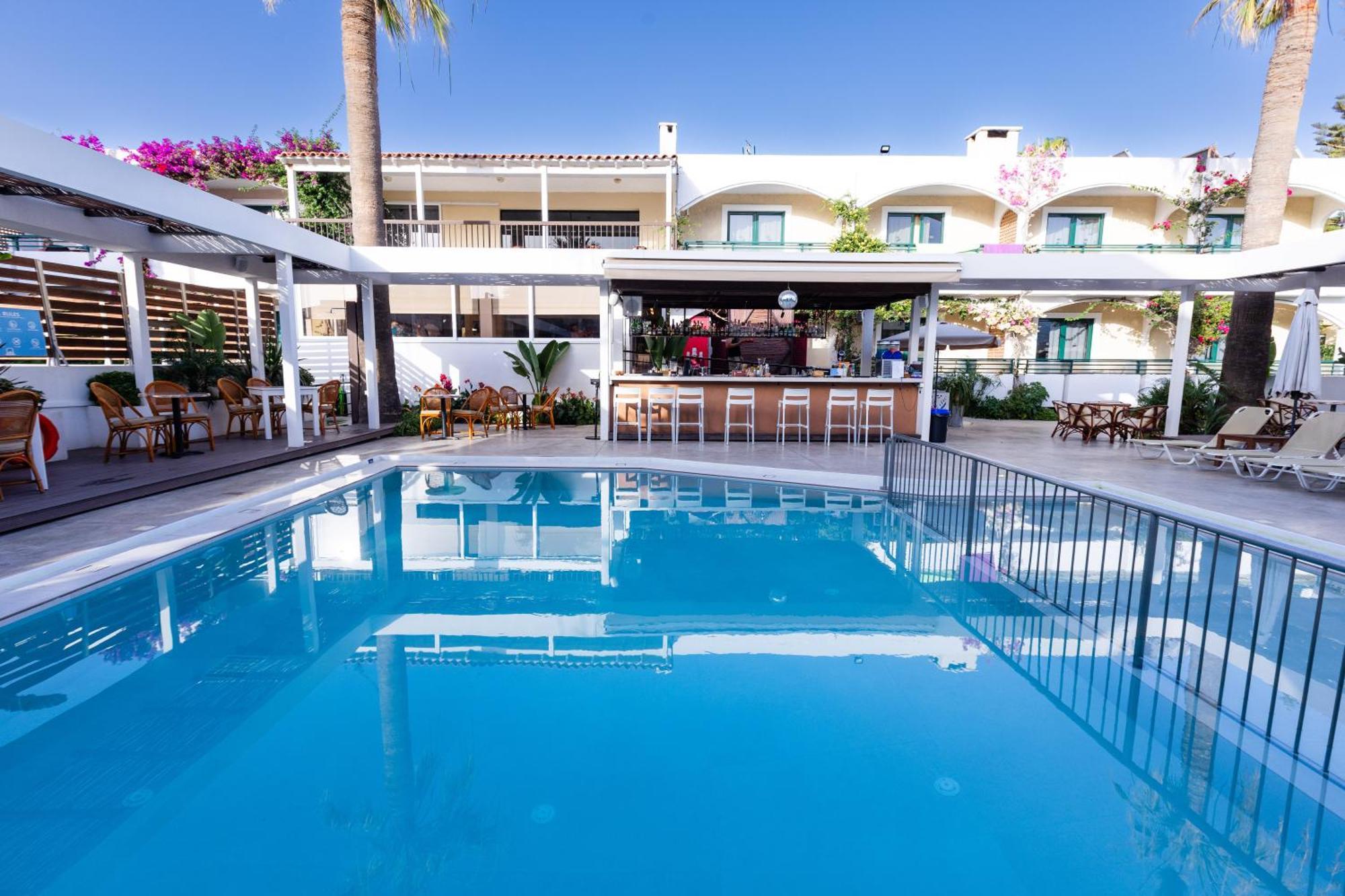 بلاتانيز Trefon Hotel Apartments And Family Suites المظهر الخارجي الصورة