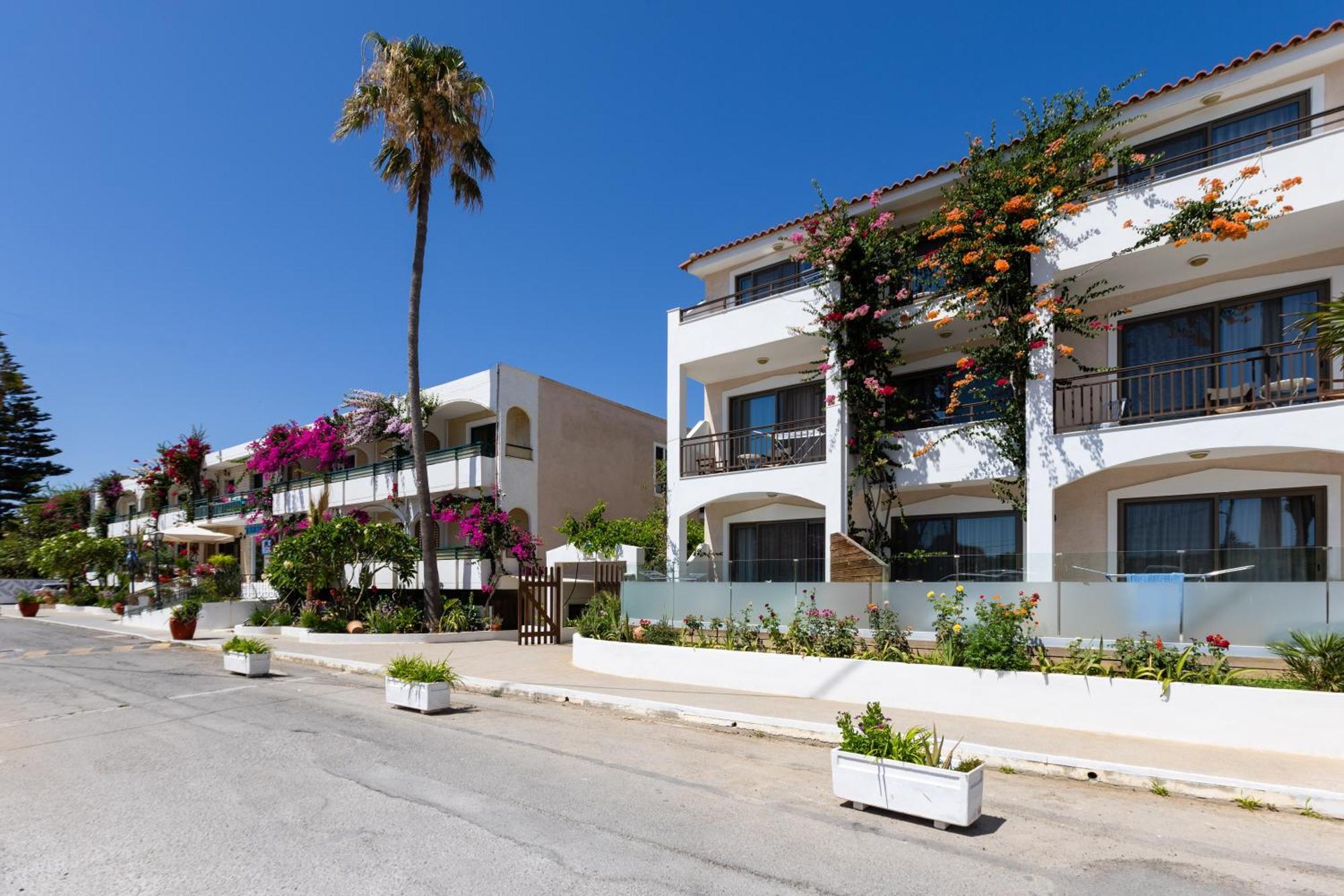 بلاتانيز Trefon Hotel Apartments And Family Suites المظهر الخارجي الصورة